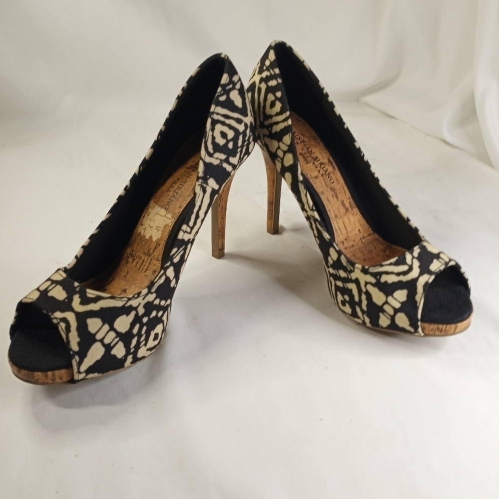 CHRISTIAN Siriano Black & Beige Open Toe Heel.